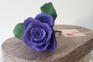 Rose aus Kaltporzellan